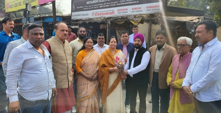 पूर्व मंत्री बन्ना गुप्ता की पत्नी सुधा गुप्ता ने किया नामांकन