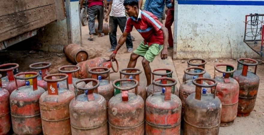 LPG की कालाबाजारी पर सख्त हुआ रांची प्रशासन