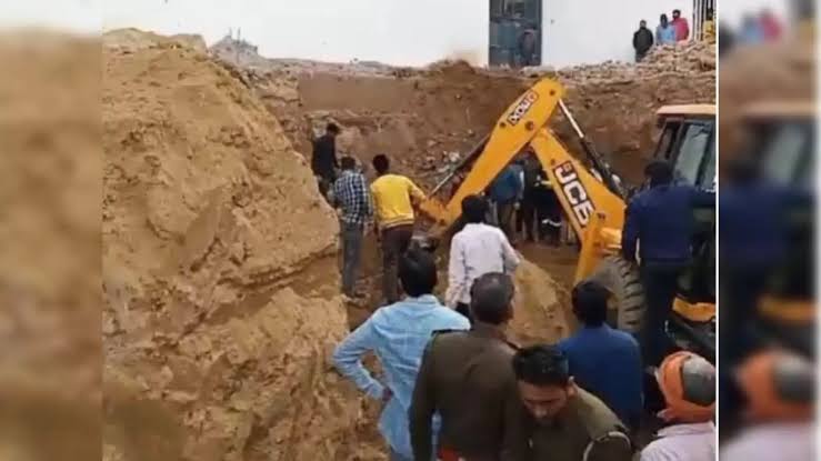 गुरुग्राम में बड़ा हादसा: मिट्टी धंसने से 7 मजदूरों की मौत