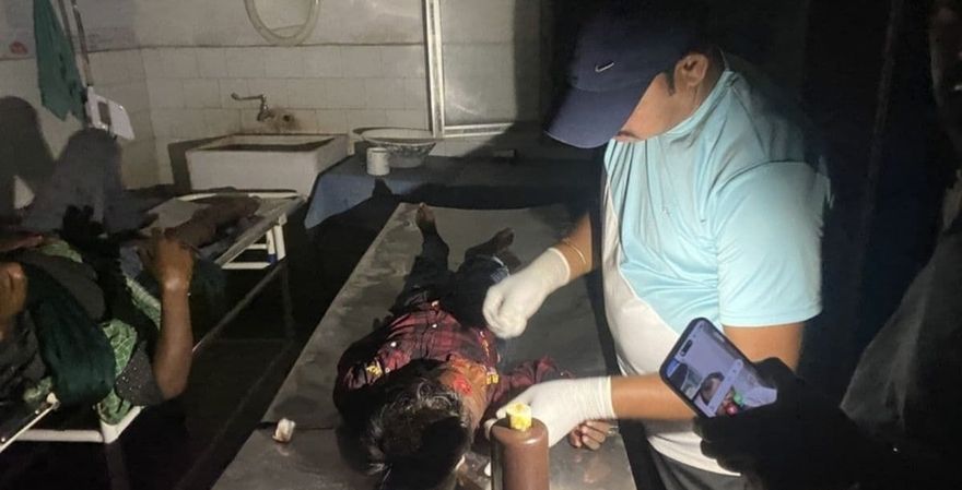 गिरिडीह सदर अस्पताल में बिजली गुल, मोबाइल फ्लैश लाइट में हुआ घायल मरीजों का इलाज