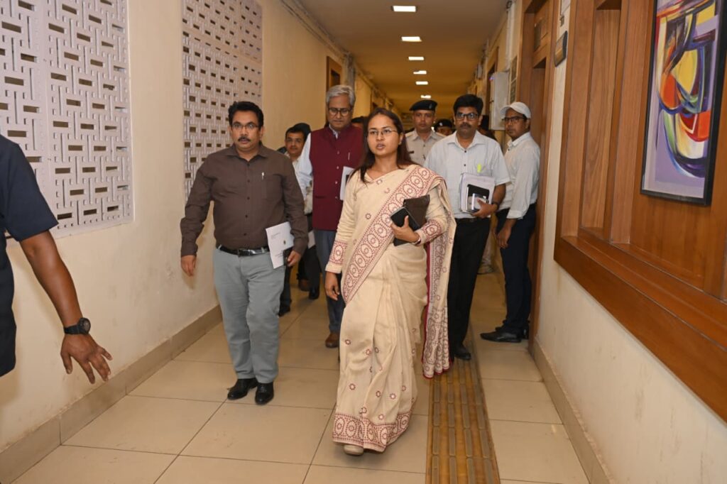 मंत्री Shilpi Neha Tirkey ne अधिकारियों को दिये सख्त निर्देश
