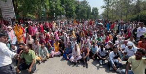 रांची के ओरिएंट क्राफ्ट कपड़ा कंपनी में मजदूरों का भारी हंगामा