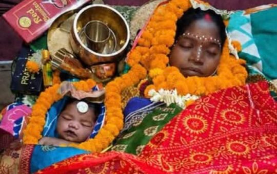 मोबाइल की रोशनी में प्रसव की कोशिश, माँ और नवजात की मौत से आक्रोश