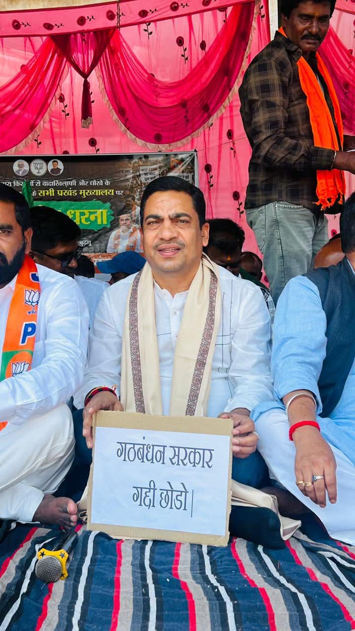 मोटरसाइकल चलाने वालों से उग्रवादी जैसा व्यवहार कर रही है सरकार