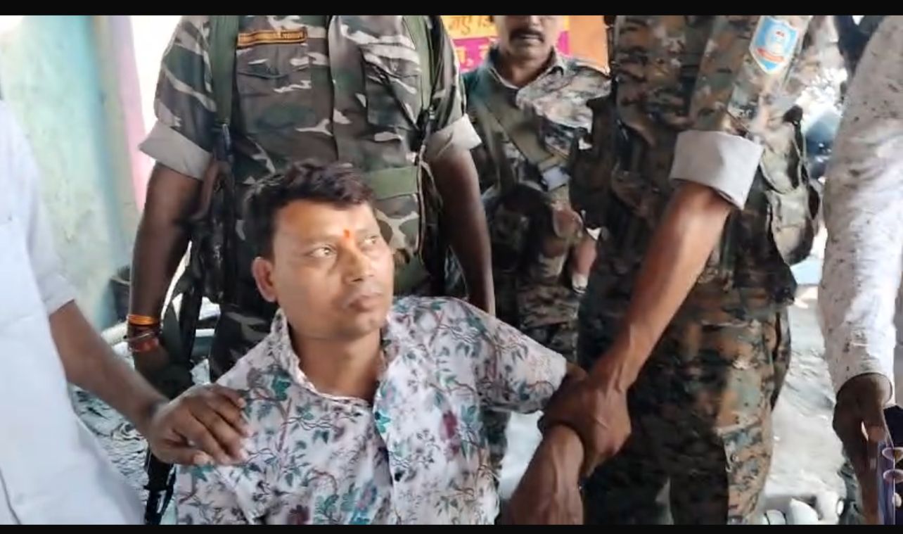 ACB Jharkhand, 5 हजार रुपये रिश्वत लेते बिजली विभाग का कर्मी गिरफ्तार